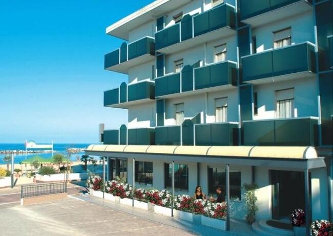 aureahotelbellaria it offerta-2-giugno-a-bellaria-in-hotel-sul-mare 014